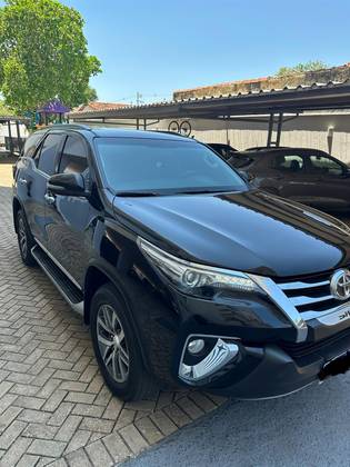 TOYOTA HILUX SW4 2.8 SRX 4X4 7 LUGARES 16V TURBO INTERCOOLER DIESEL 4P AUTOMÁTICO TOYOTA HILUX SW4 2.8 SRX 4X4 7 LUGARES 16V TURBO INTERCOOLER DIESEL 4P AUTOMÁTICO